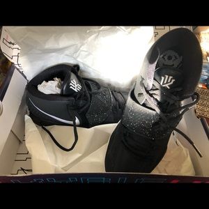 Kyrie Irving 6 Men’s Basketball shoe
